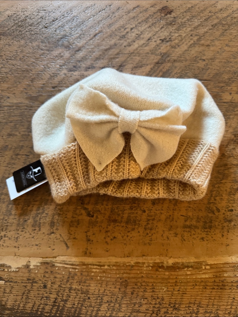 Women’s Cream and Tan Bow Knit Beret